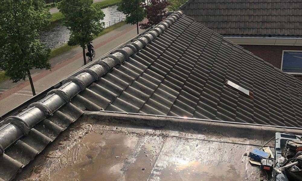 Lekkage op plat dak in Renswoude